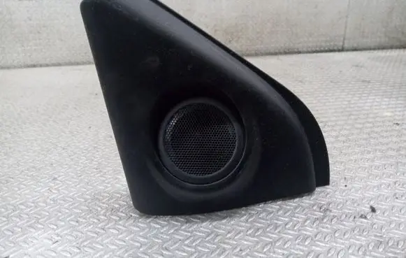Front door high frequency speaker