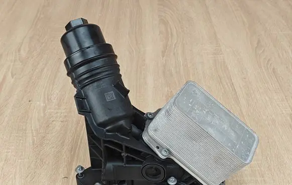 BMW 5 G30 G31 G38 Oil filter mounting bracket 8482015