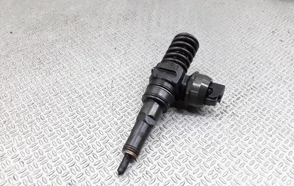 Seat Ibiza III (6L) Fuel injector 045130073T