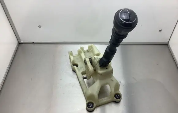 Hyundai Santa Fe Gear shifter/selector 437002B000