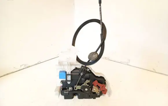 Volkswagen Touran I Rear door lock E840299002A