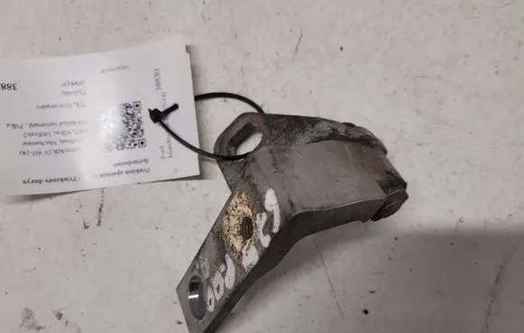 Ford Mondeo MK IV Front door lower hinge