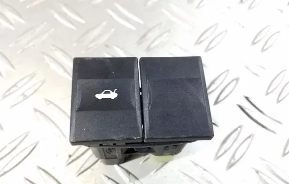 Ford Mondeo Mk III Tailgate opening switch 1S7T19B514AA D3L0A