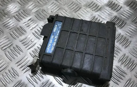 Mercedes-Benz 190 W201 Engine control unit/module 0280800100 0025453632