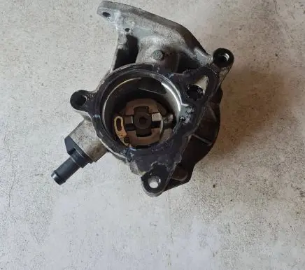 Volkswagen PASSAT CC Vacuum pump 06H145100AB 08T224007 70125208002