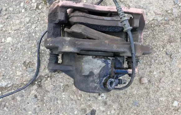 Mercedes-Benz C W204 Front brake caliper