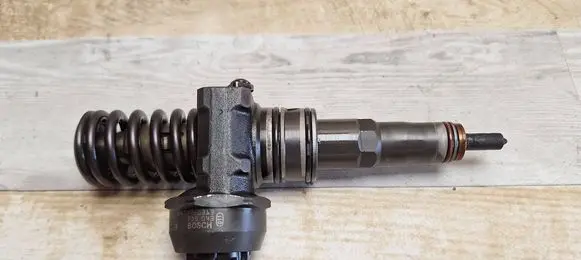Volkswagen Jetta V Fuel injector 038130073BN