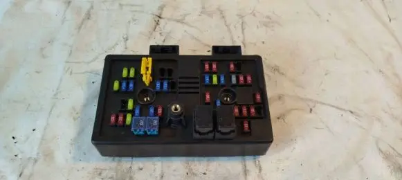 Chevrolet Captiva Fuse box set 96821082