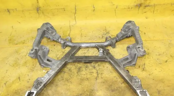 BMW 5 E39 Front axle beam 1092868