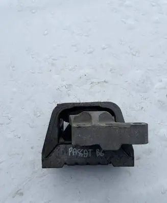 Volkswagen PASSAT B6 Engine mount bracket 1K0199262