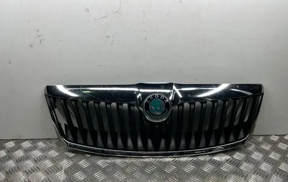 Skoda Octavia Mk2 (1Z) Front bumper upper radiator grill 1Z0853651C 1Z0853661A