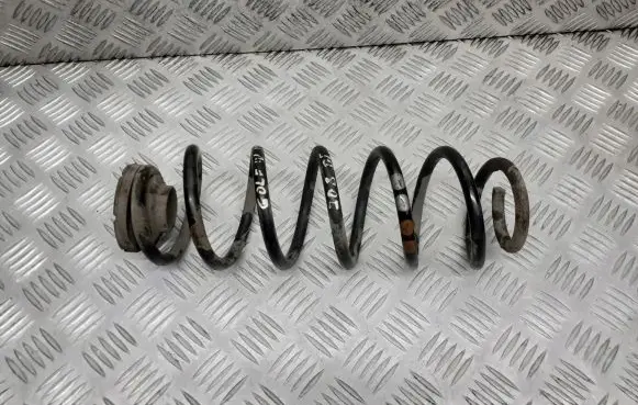 Volkswagen Golf IV Rear coil spring