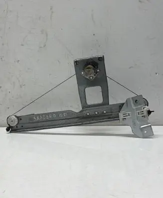 Dacia Sandero Rear door manual window regulator 8200733830D