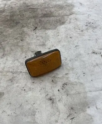Nissan Sunny Front fender indicator light 013192