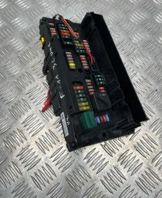 BMW 5 F10 F11 Fuse module 9234421 01369221 217033442