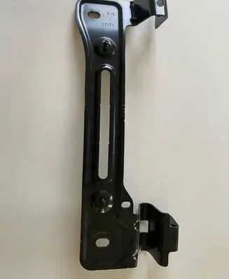 Audi Q7 4M Fender mounting bracket 4M0821431