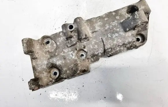 Volvo S40, V40 Engine mounting bracket 9146253