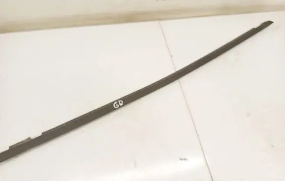 Volkswagen PASSAT B4 Rear door glass trim molding 