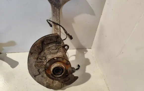 Audi A4 S4 B7 8E 8H Front wheel hub spindle knuckle 8E0407241B 2012041257