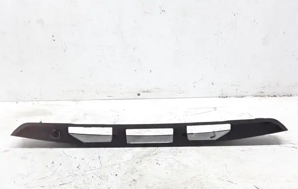 Tailgate trim