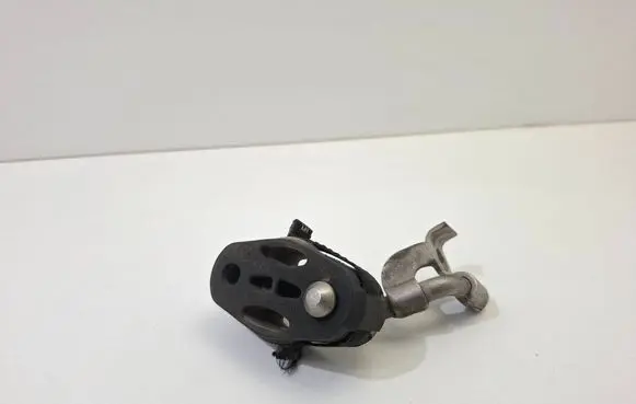 Mercedes-Benz E AMG W213 Muffler mount bracket/holder 8509978 7807132
