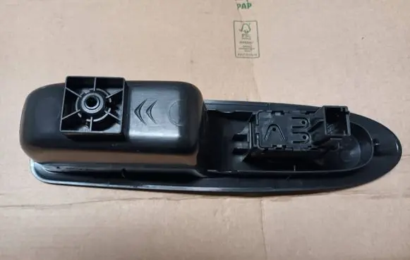Citroen C4 II Electric window control switch 9670298277 M43208