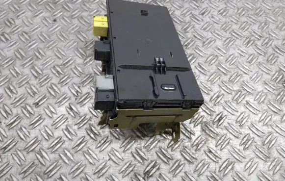 Mercedes-Benz C W203 SAM control unit 2095451501
