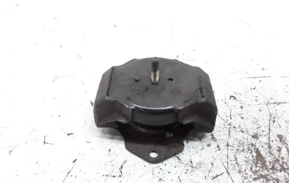 Mitsubishi Pajero Engine mount bracket
