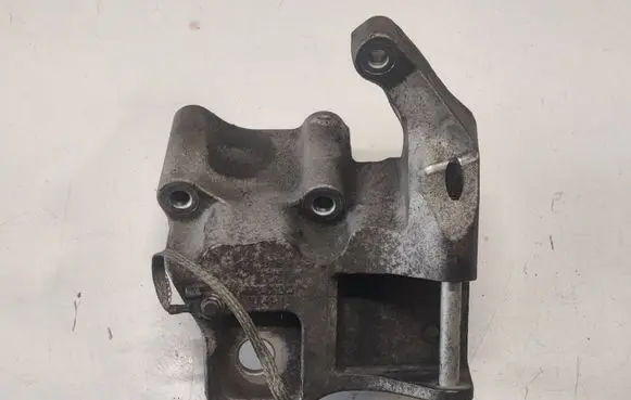 Volvo S60 Engine mounting bracket 31401633