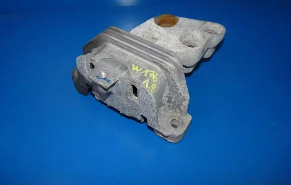 Mercedes-Benz A W176 Engine mount bracket A2462400617
