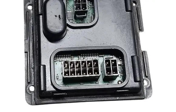 Volkswagen Touareg I Headlight ballast module Xenon 7L6941329 89390030