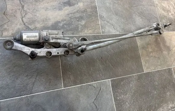 Audi Q7 4L Front wiper linkage and motor 4L1910113 4L1955119A
