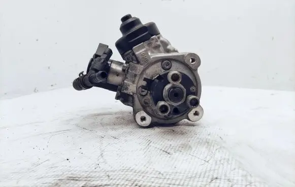 Volkswagen PASSAT B7 Fuel injection high pressure pump 0445010526 03L130755L