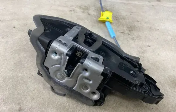 BMW 5 G60 Front door lock 5A160C7 5E160C709