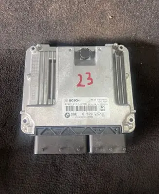 BMW 3 F30 F35 F31 Engine control unit/module 0281019680 8573257