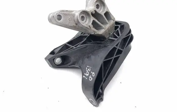 Opel Grandland X Engine mount bracket 