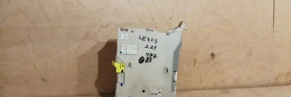 Lexus IS 220D-250-350 Fuse module 8267253041
