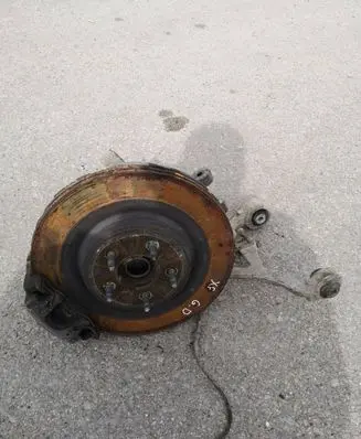 Rear wheel hub spindle/knuckle