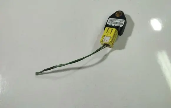 Dodge Caliber Airbag deployment crash/impact sensor P04896066AA