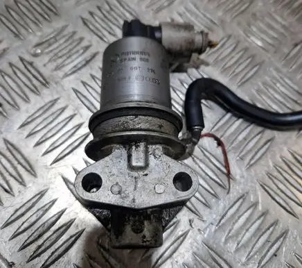 Volkswagen Golf IV EGR valve 72257402 06A131501F