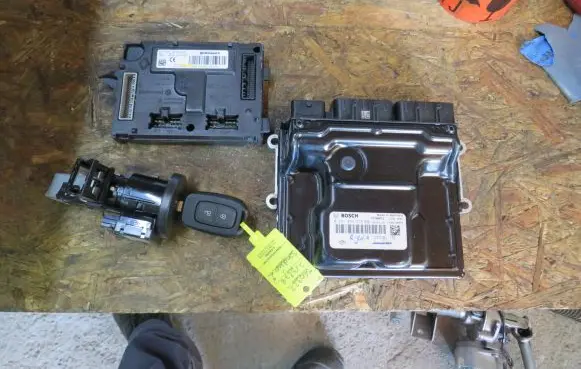 Dacia Sandero Engine ECU kit and lock set 0281034278