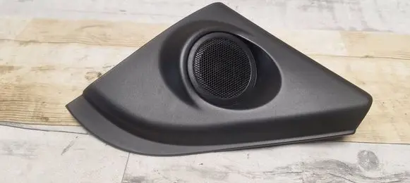 Front door high frequency speaker
