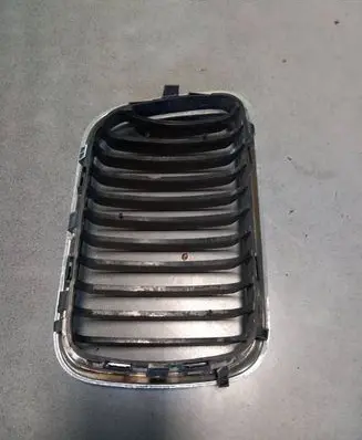 BMW 5 E39 Front grill 8159311