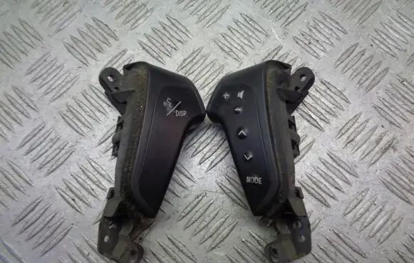 Toyota Avensis T250 Steering wheel buttons/switches 
