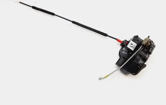 Chevrolet Orlando Front door lock 13578269