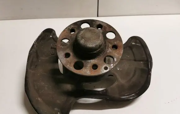 Mercedes-Benz E C207 W207 Front wheel hub spindle knuckle 204020