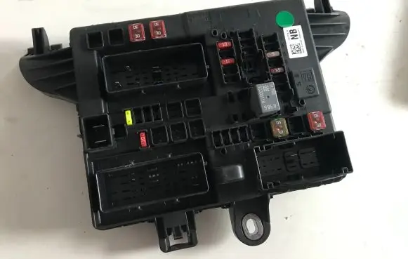 Opel Insignia A Fuse module 13277318