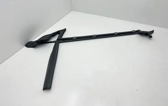 BMW 2 F44 Rubber seal front door window/glass 7483104