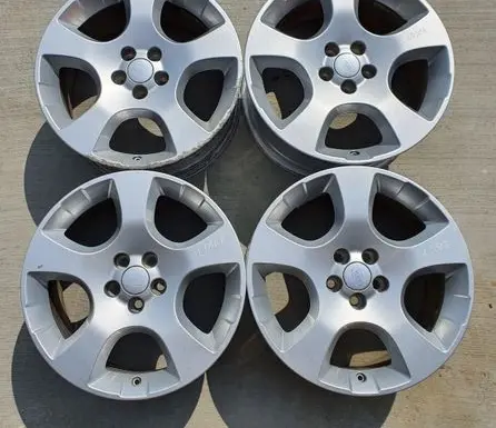 Land Rover Discovery Sport R18 alloy rim 