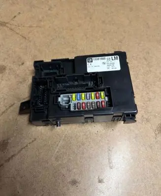 Opel Meriva B Fuse module 401154265 13381900